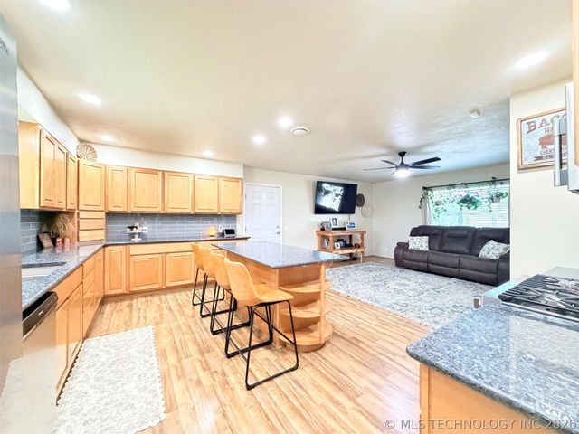 1101 E Hanna Avenue, Davis, OK 73030