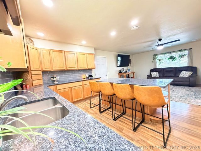 1101 E Hanna Avenue, Davis, OK 73030