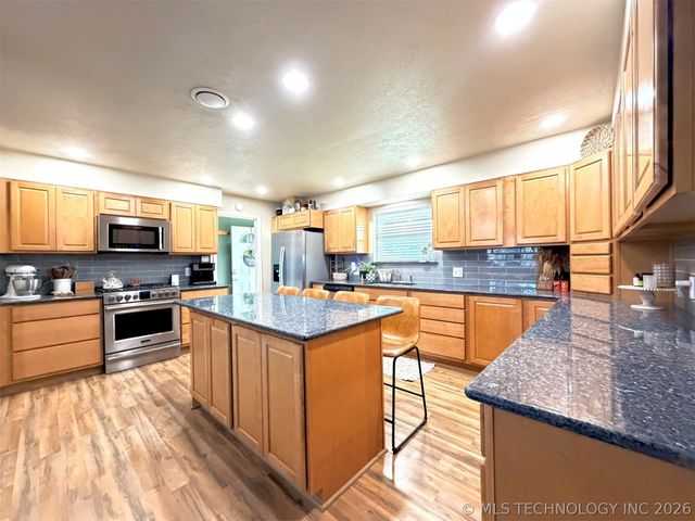 1101 E Hanna Avenue, Davis, OK 73030