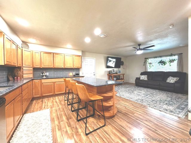 1101 E Hanna Avenue, Davis, OK 73030