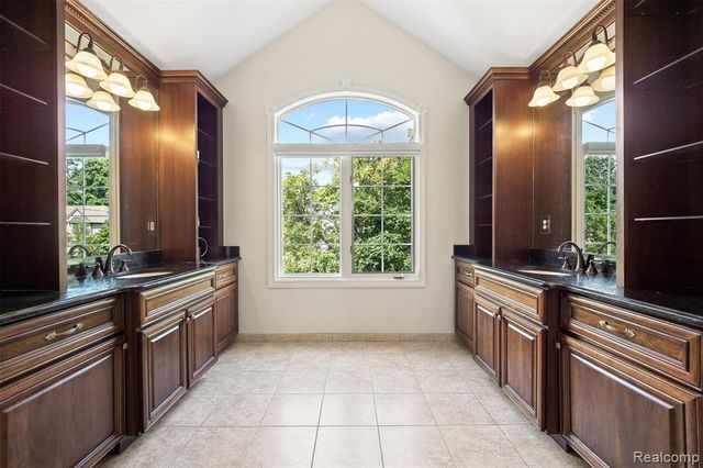 54468 Flamingo Drive, Shelby Twp, MI 48315