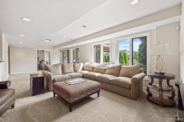 54468 Flamingo Drive, Shelby Twp, MI 48315