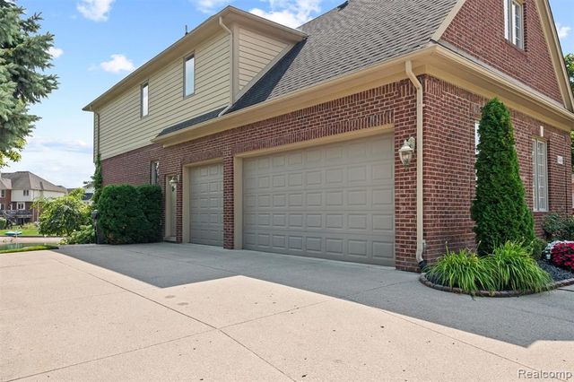 54468 Flamingo Drive, Shelby Twp, MI 48315