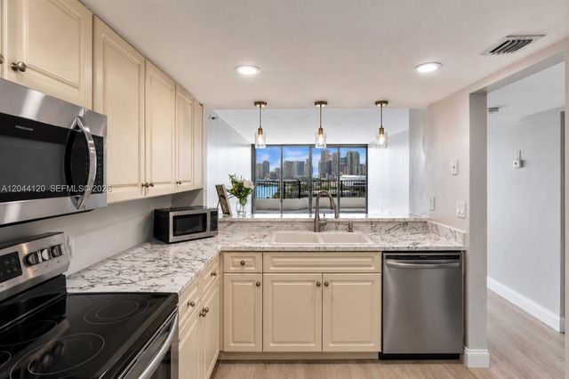 555 NE 15th St 20I, Miami, FL 33132