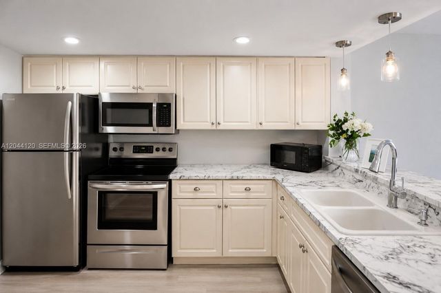 555 NE 15th St 20I, Miami, FL 33132