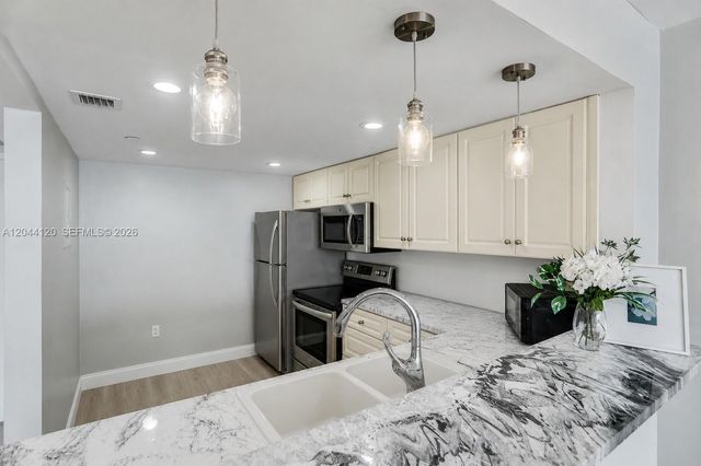 555 NE 15th St 20I, Miami, FL 33132