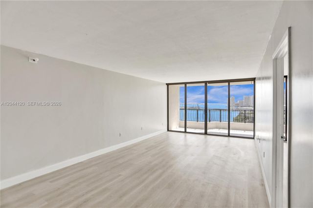 555 NE 15th St 20I, Miami, FL 33132