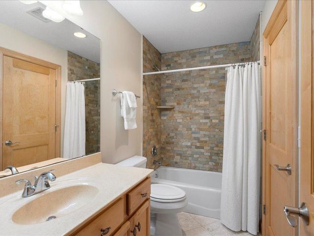 4112 Regent Avenue N, Robbinsdale, MN 55422