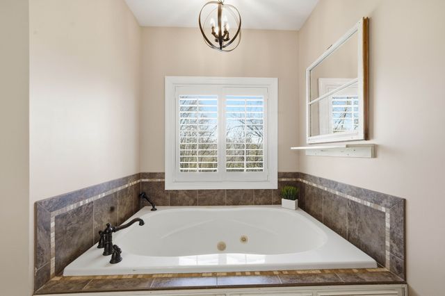 126 Laurelwood Dr, Shelbyville, TN 37160