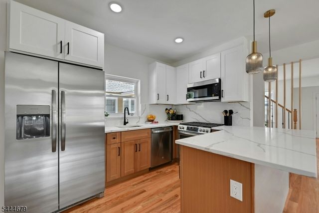 65 Eastern Pkwy, Newark City, NJ 07106