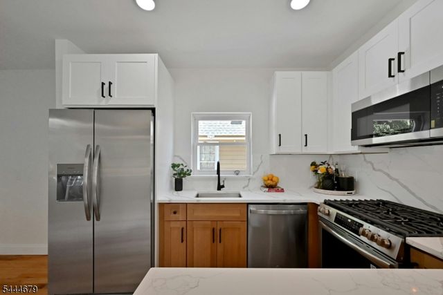 65 Eastern Pkwy, Newark City, NJ 07106