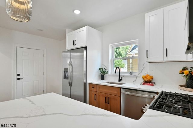 65 Eastern Pkwy, Newark City, NJ 07106