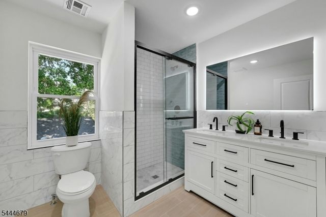 65 Eastern Pkwy, Newark City, NJ 07106