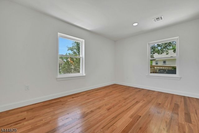 65 Eastern Pkwy, Newark City, NJ 07106