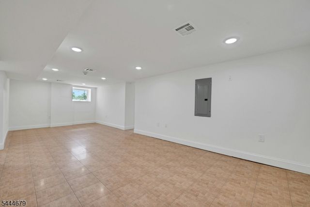 65 Eastern Pkwy, Newark City, NJ 07106