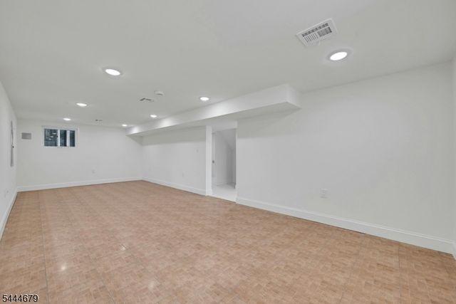 65 Eastern Pkwy, Newark City, NJ 07106
