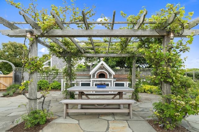 28 Bosworth Street, Nantucket, MA 02554