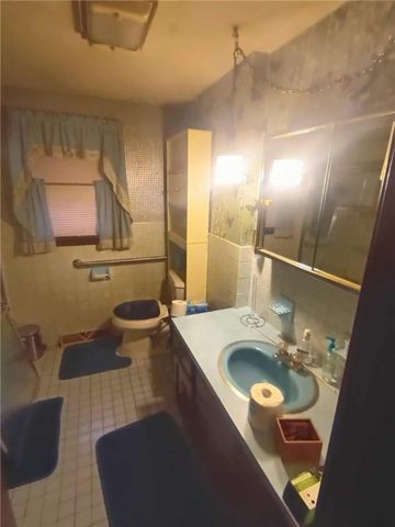 220 West Street, West Warwick, RI 02893