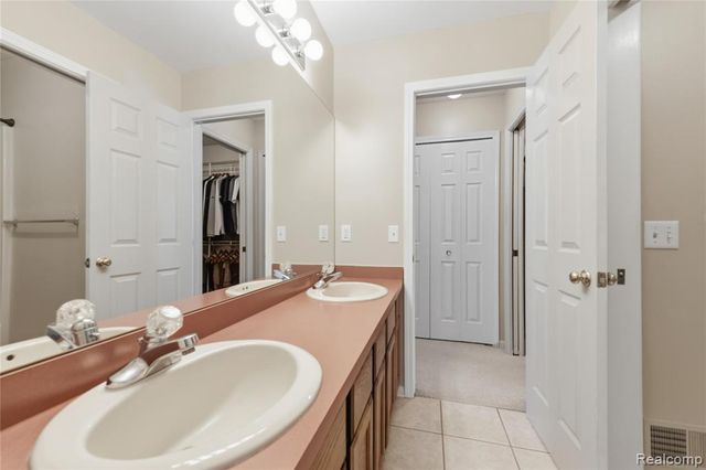 2273 Somerville Drive, Oxford, MI 48371