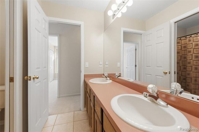 2273 Somerville Drive, Oxford, MI 48371