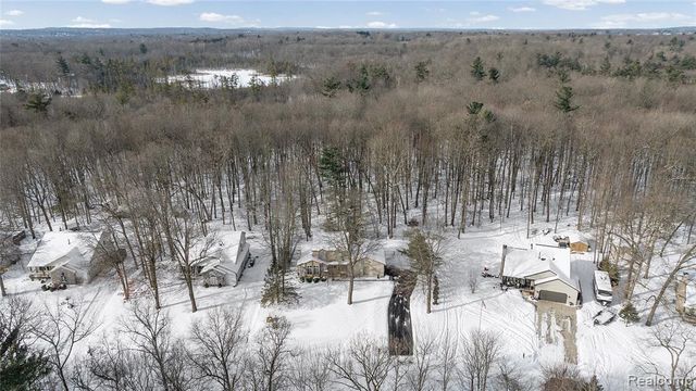 2273 Somerville Drive, Oxford, MI 48371