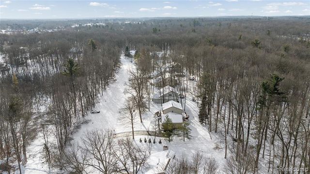 2273 Somerville Drive, Oxford, MI 48371