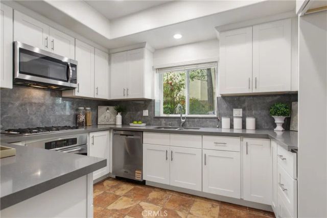 11115 Acama 101, Studio City, CA 91602