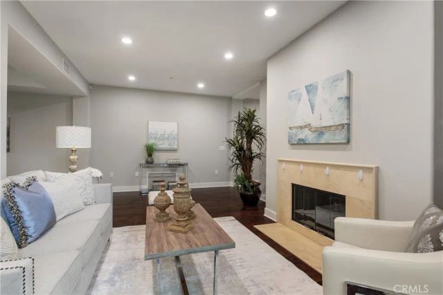 11115 Acama 101, Studio City, CA 91602