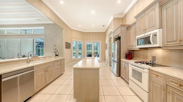 402 MACEWEN DRIVE, Osprey, FL 34229