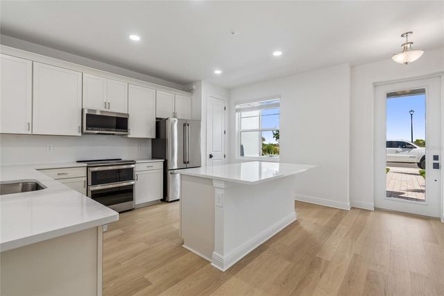 17806 BROADLEAF LOOP, Venice, FL 34293