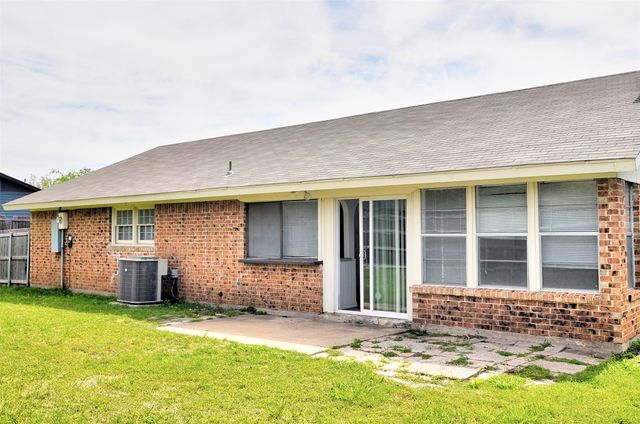 2017 Shenandoah Drive, Carrollton, TX 75007