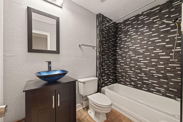 204 Marshall Street 3, Houston, TX 77006