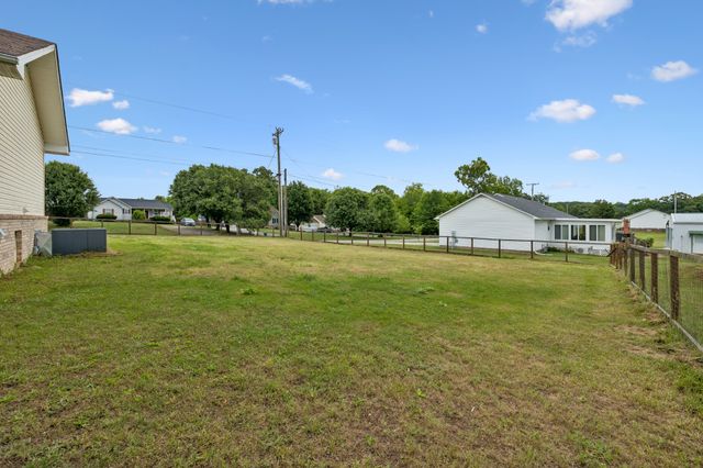 2804 Paran Pointe Dr, Cookeville, TN 38506