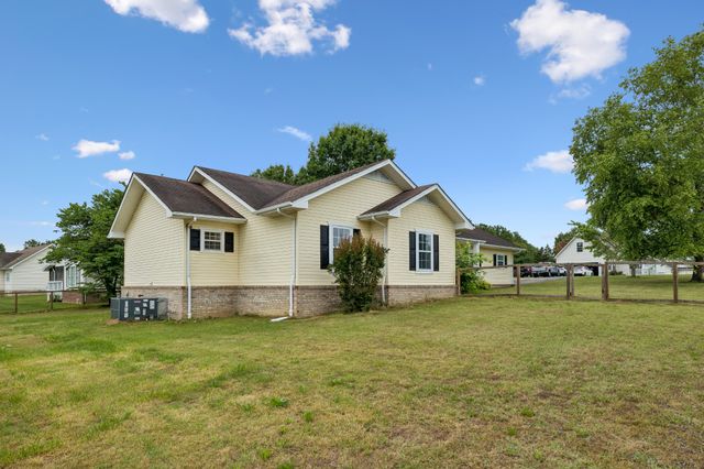 2804 Paran Pointe Dr, Cookeville, TN 38506