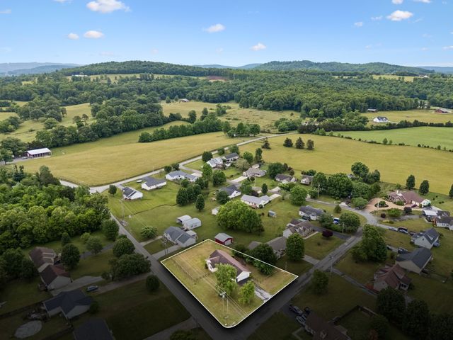 2804 Paran Pointe Dr, Cookeville, TN 38506
