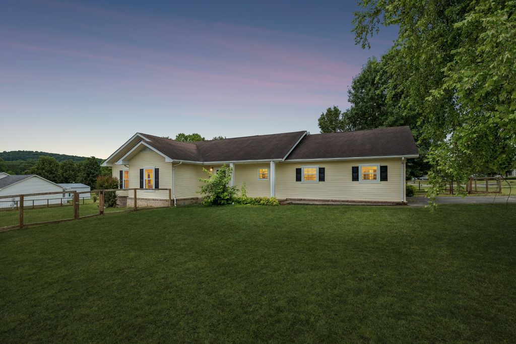 2804 Paran Pointe Dr, Cookeville, TN 38506