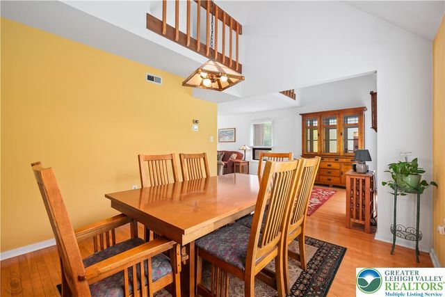 7942 Woodsbluff Run, Upper Macungie Twp, PA 18051