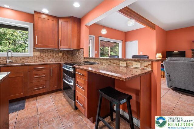 7942 Woodsbluff Run, Upper Macungie Twp, PA 18051