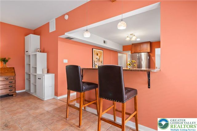 7942 Woodsbluff Run, Upper Macungie Twp, PA 18051