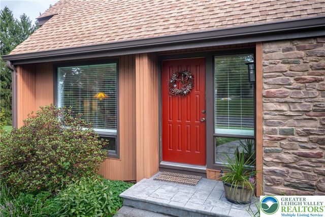 7942 Woodsbluff Run, Upper Macungie Twp, PA 18051