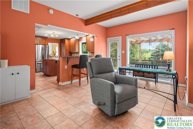 7942 Woodsbluff Run, Upper Macungie Twp, PA 18051