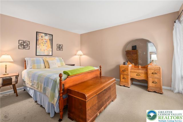 7942 Woodsbluff Run, Upper Macungie Twp, PA 18051