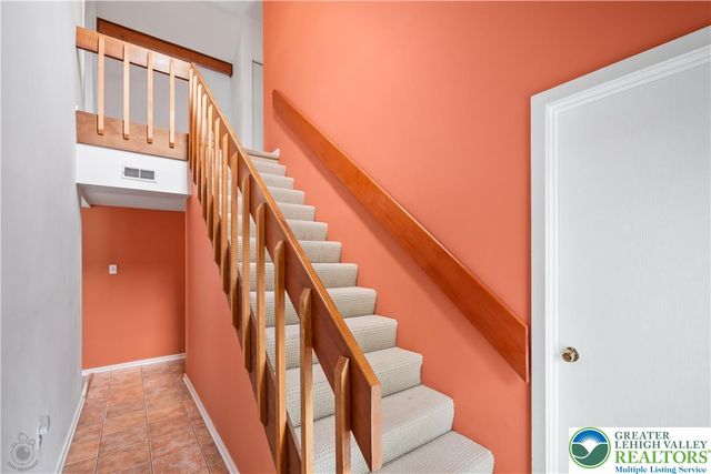 7942 Woodsbluff Run, Upper Macungie Twp, PA 18051