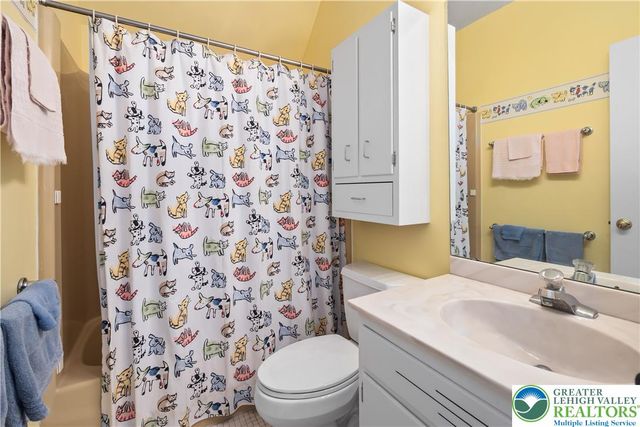 7942 Woodsbluff Run, Upper Macungie Twp, PA 18051