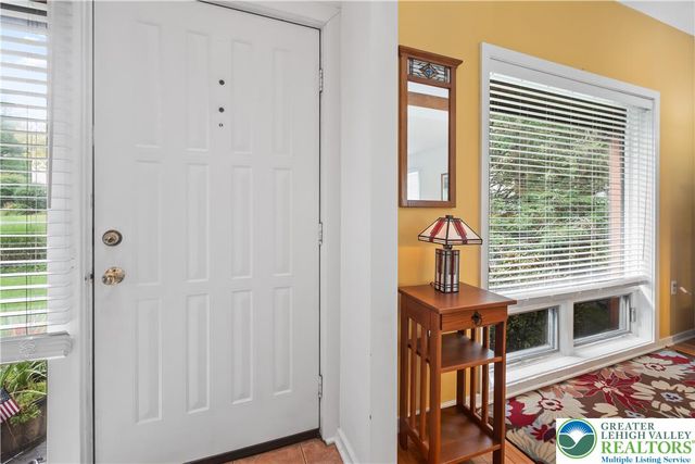 7942 Woodsbluff Run, Upper Macungie Twp, PA 18051