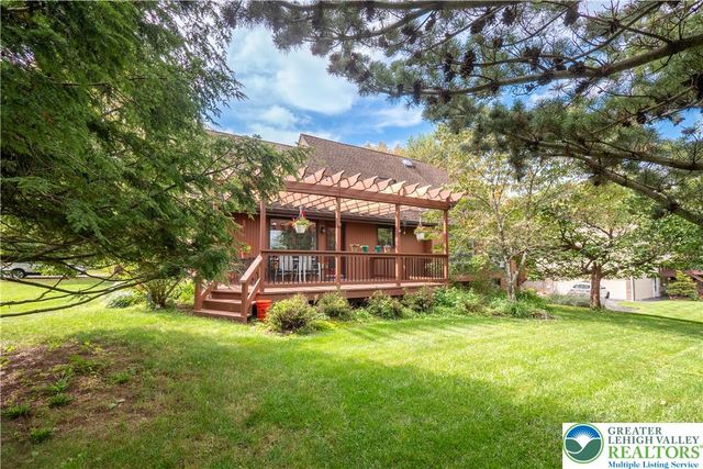 7942 Woodsbluff Run, Upper Macungie Twp, PA 18051
