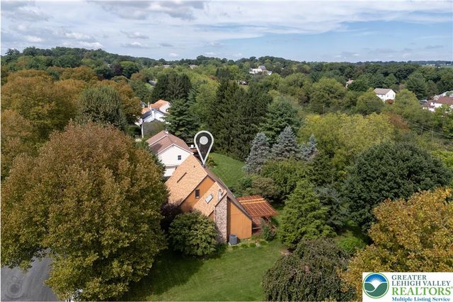 7942 Woodsbluff Run, Upper Macungie Twp, PA 18051