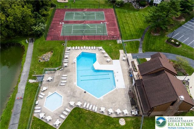 7942 Woodsbluff Run, Upper Macungie Twp, PA 18051