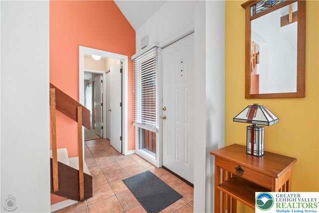 7942 Woodsbluff Run, Upper Macungie Twp, PA 18051