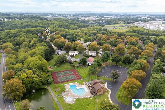 7942 Woodsbluff Run, Upper Macungie Twp, PA 18051